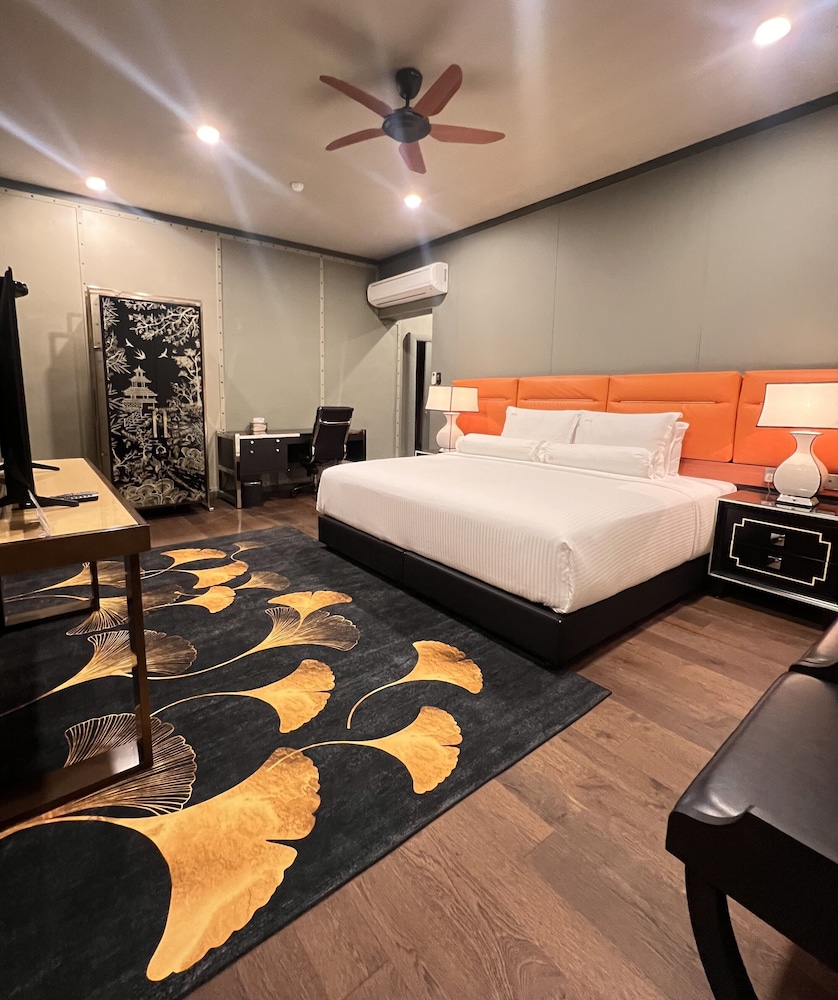 Bedrock Hotel 15/50