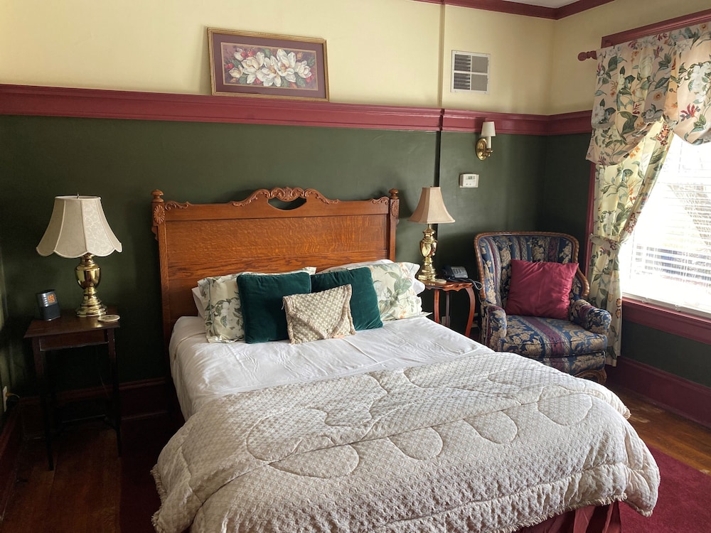 Inn at 835 Boutique Hotel 24/50