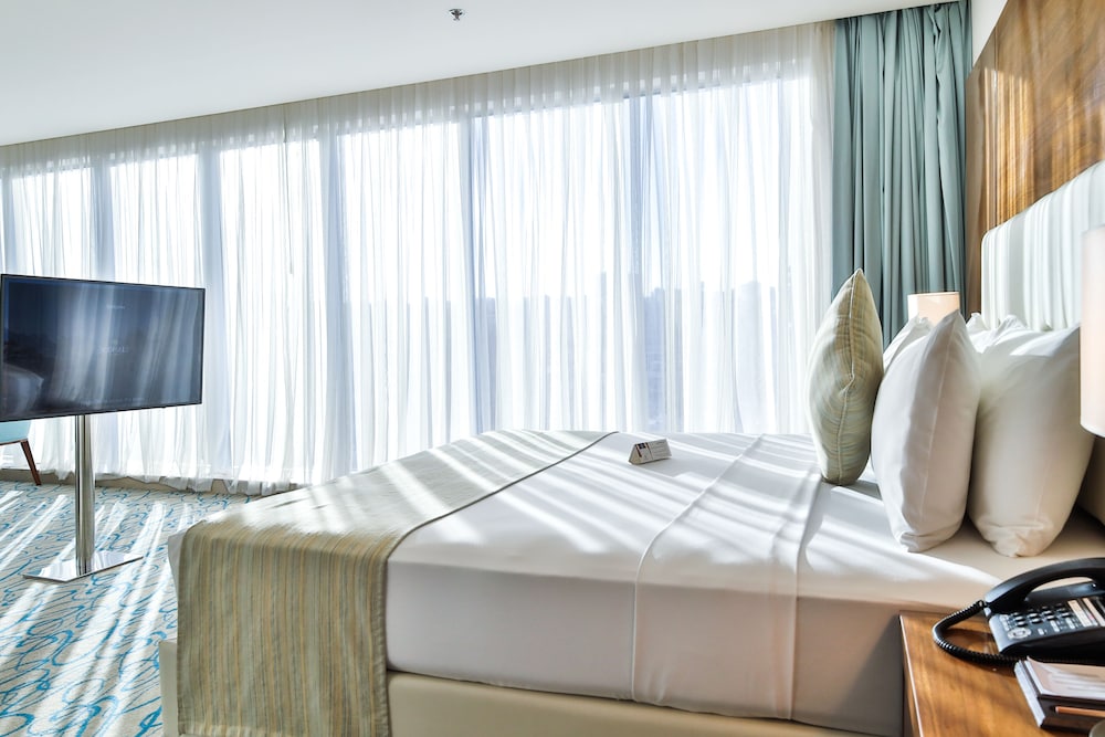 Executive, Suite, King Bed, Coral Tower Hotel By Hansa 2/3