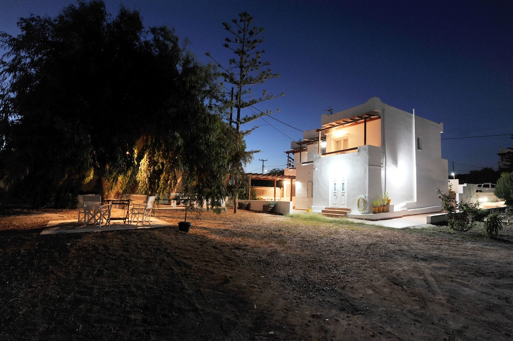 Tsakanos Studios 5/50