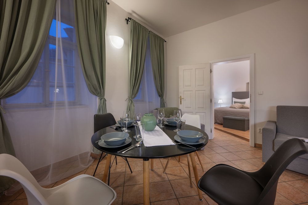 White Swan Boutique Apartments 48/58