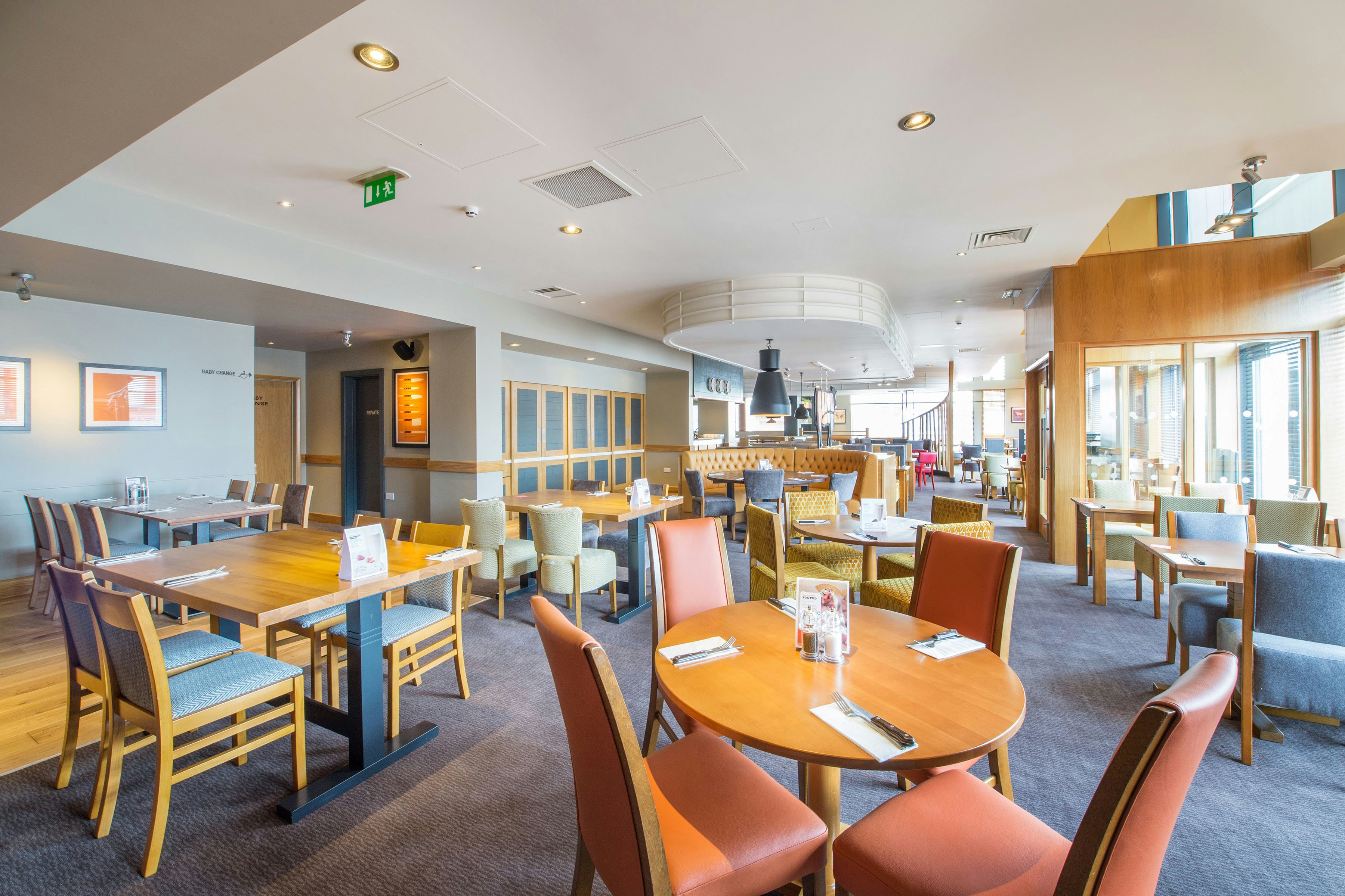 Premier Inn Swansea Waterfront 22/37