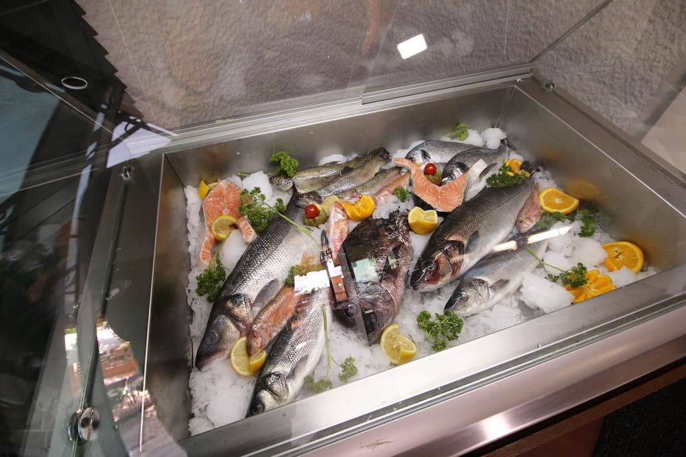 Hotel Aristocrat Fish Restaurant 43/69