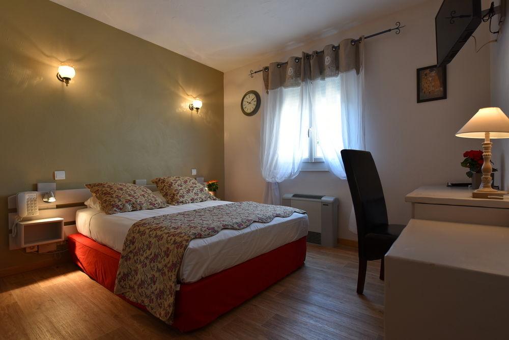 Room at The Originals Du Parc Avignon Est, ENTRAIGUES-SUR-LA-SORGUE