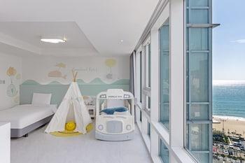 Kids Suite, Pool Access