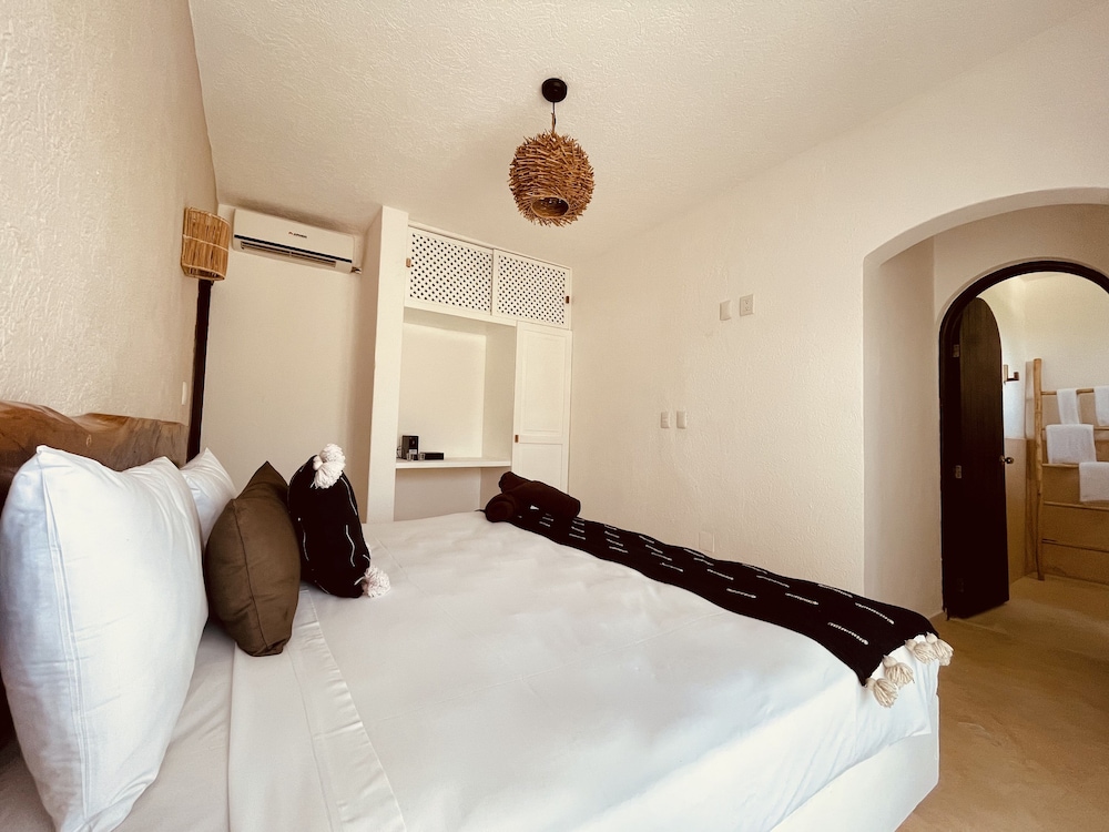 SUITE, GARDEN VIEW