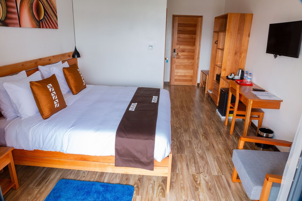 LUXURY, KING BED