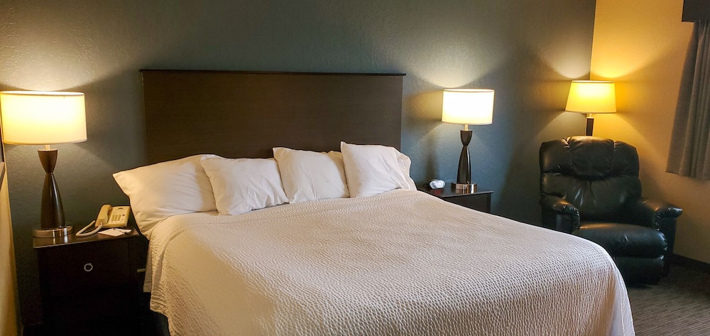AmericInn by Wyndham Clear Lake 16/52