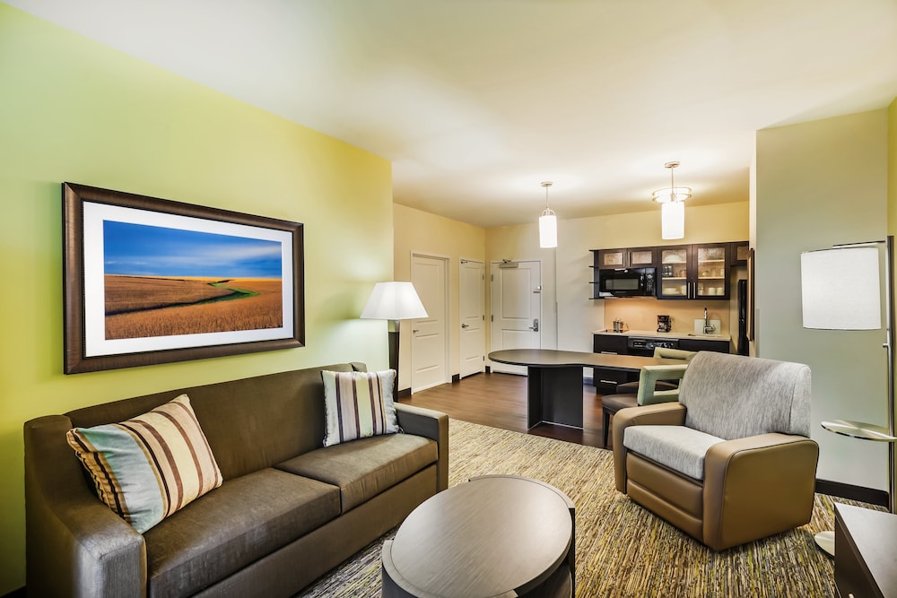 CANDLEWOOD SUITES LENEXA - OVERLAND PARK AREA 42/69