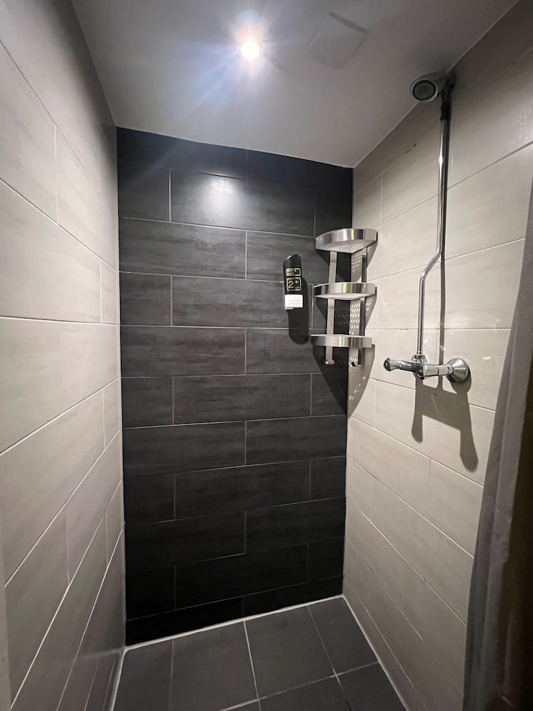 Amigo Budget Hotel 50/50