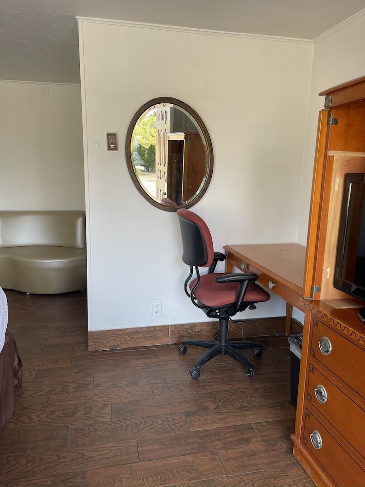 Safari Motel 33/55