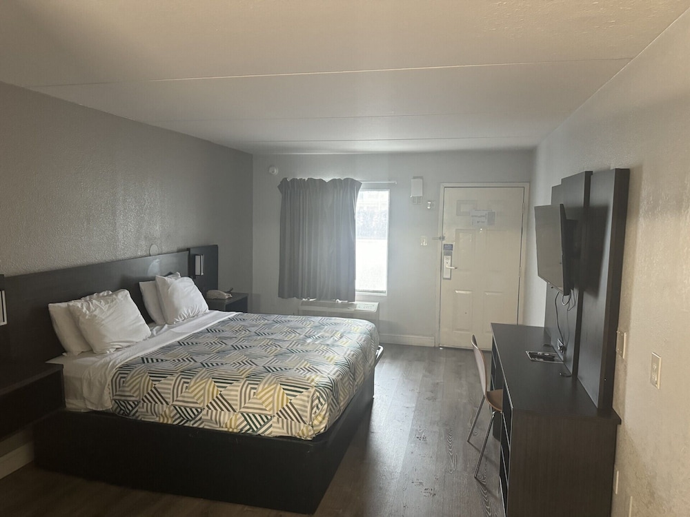 Travelodge by Wyndham Norfolk Airport 16/48