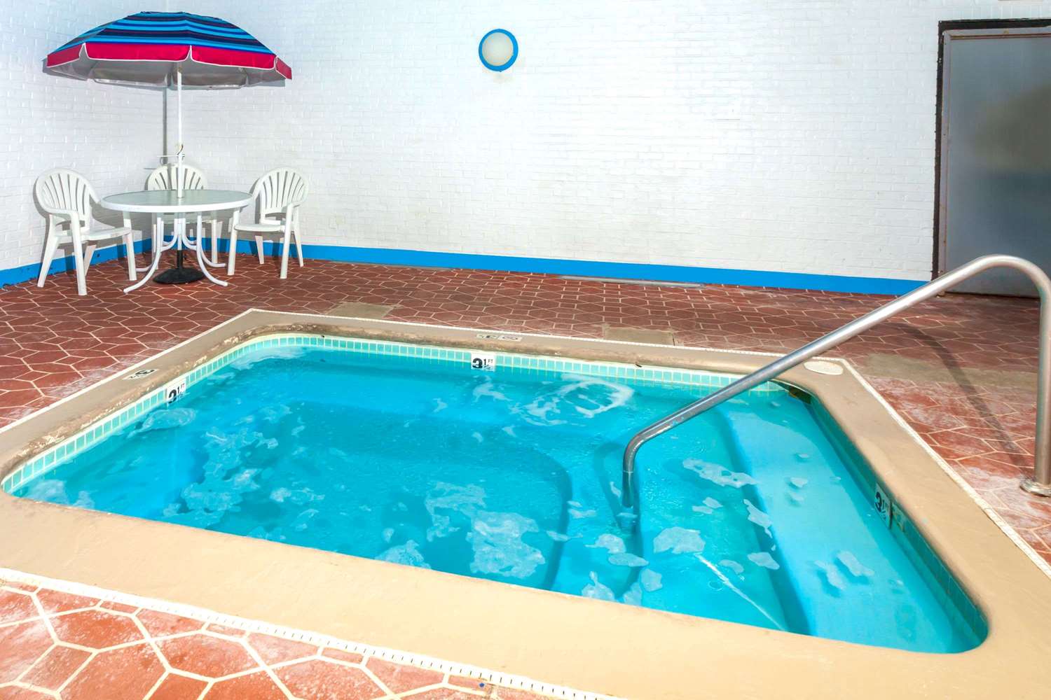 Days Inn by Wyndham Portage/Indiana Dunes National Park 16/21