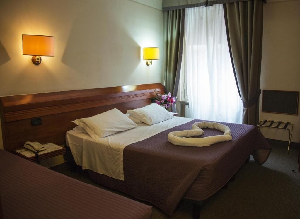 ROOM, TRIPLE