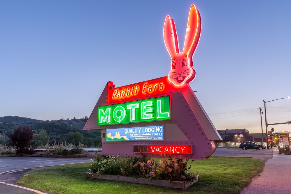 Rabbit Ears Motel 11/49