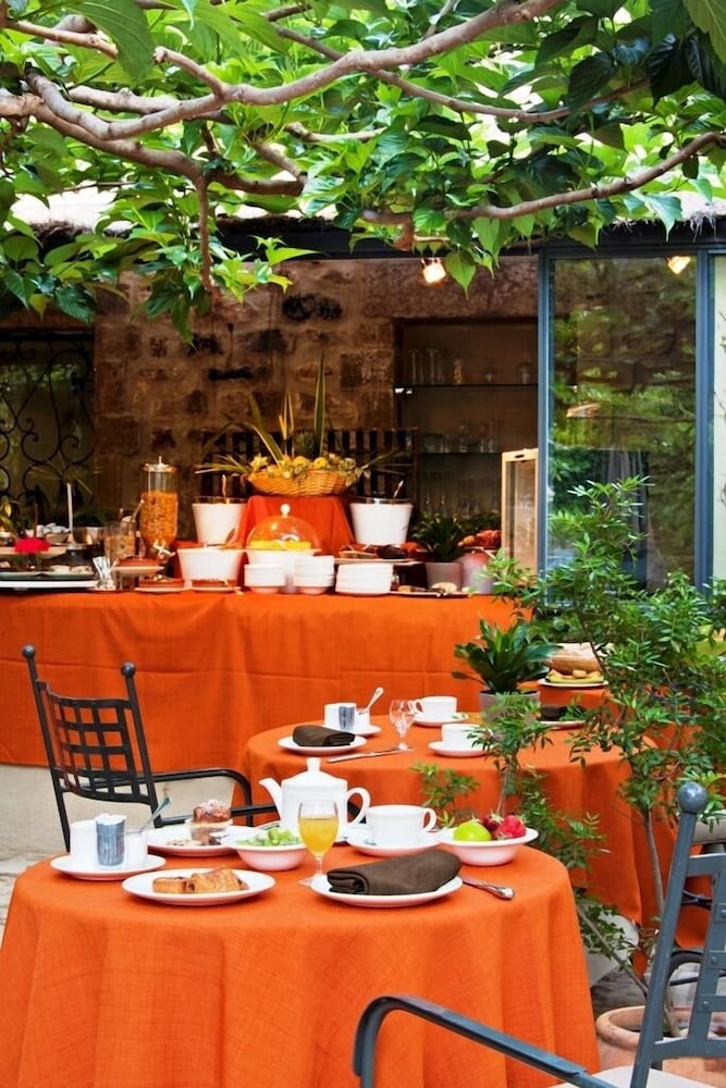 Hostellerie Le Castellas 33/46