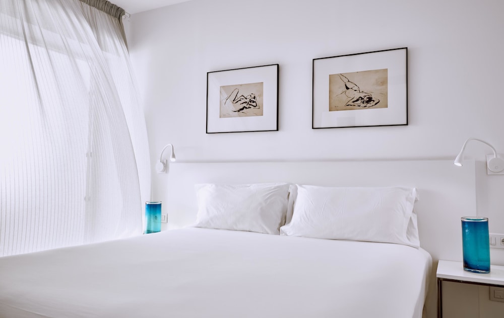3 Bedrooms, Indulgence, Infinity, Suite, 3 Double Beds, Sea View, Private Pool, Hot Tub