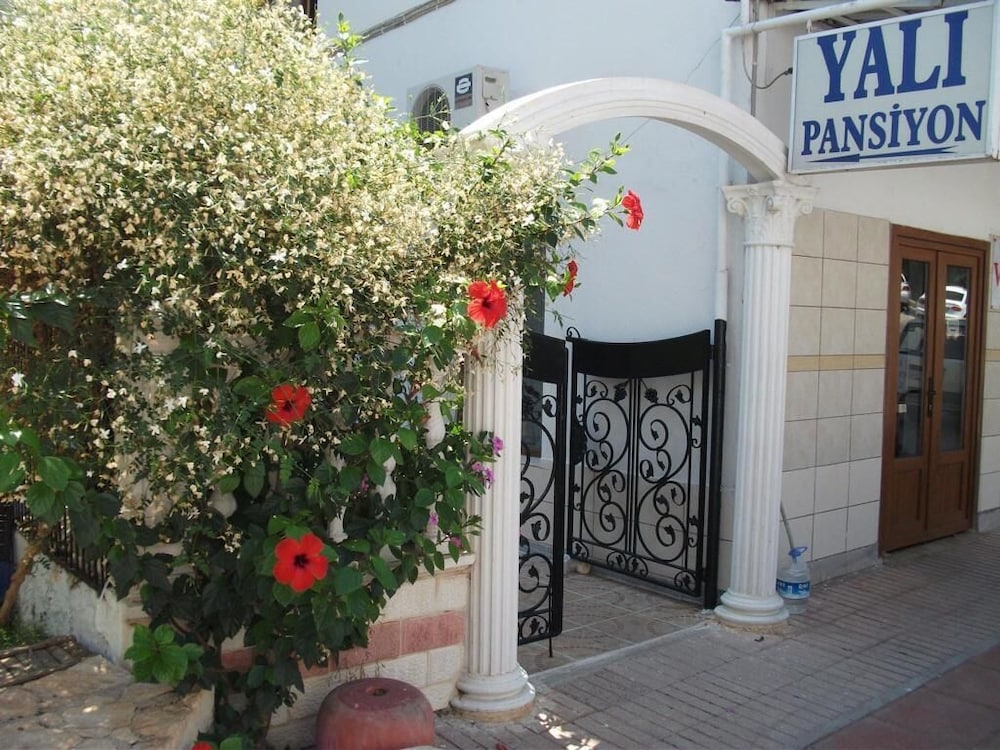 Yali Pansiyon 2/23