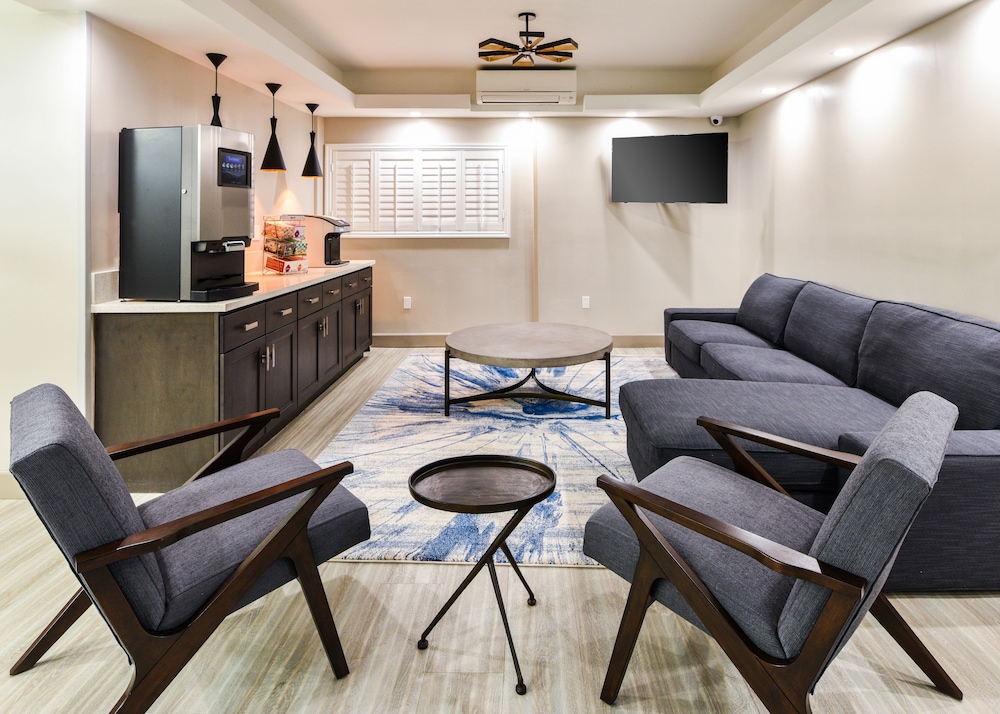 Hollywood Inn Suites Hotel 41/54