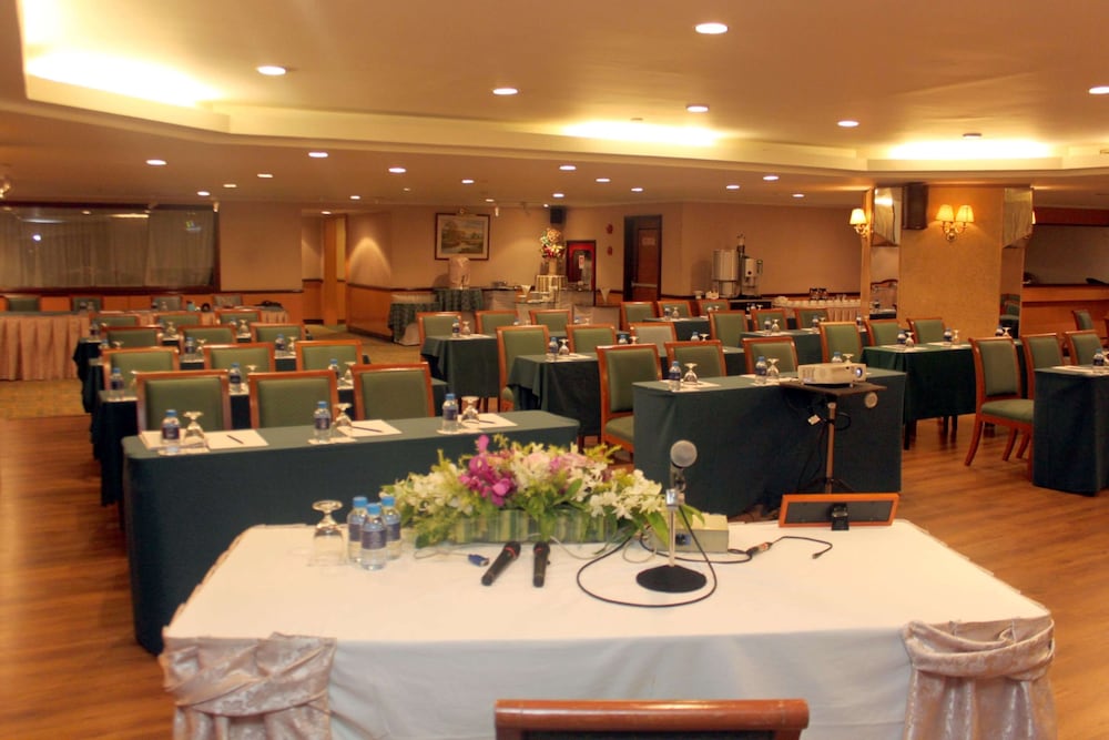Golden Tulip Sovereign Hotel 39/50