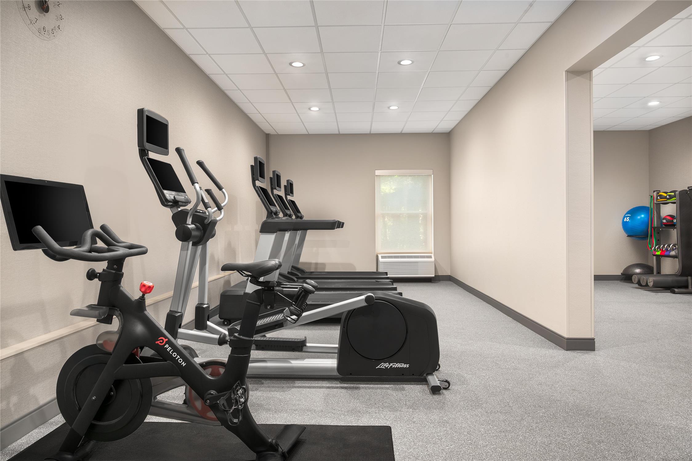 Hampton Inn & Suites Charlotte-Arrowood 27/61