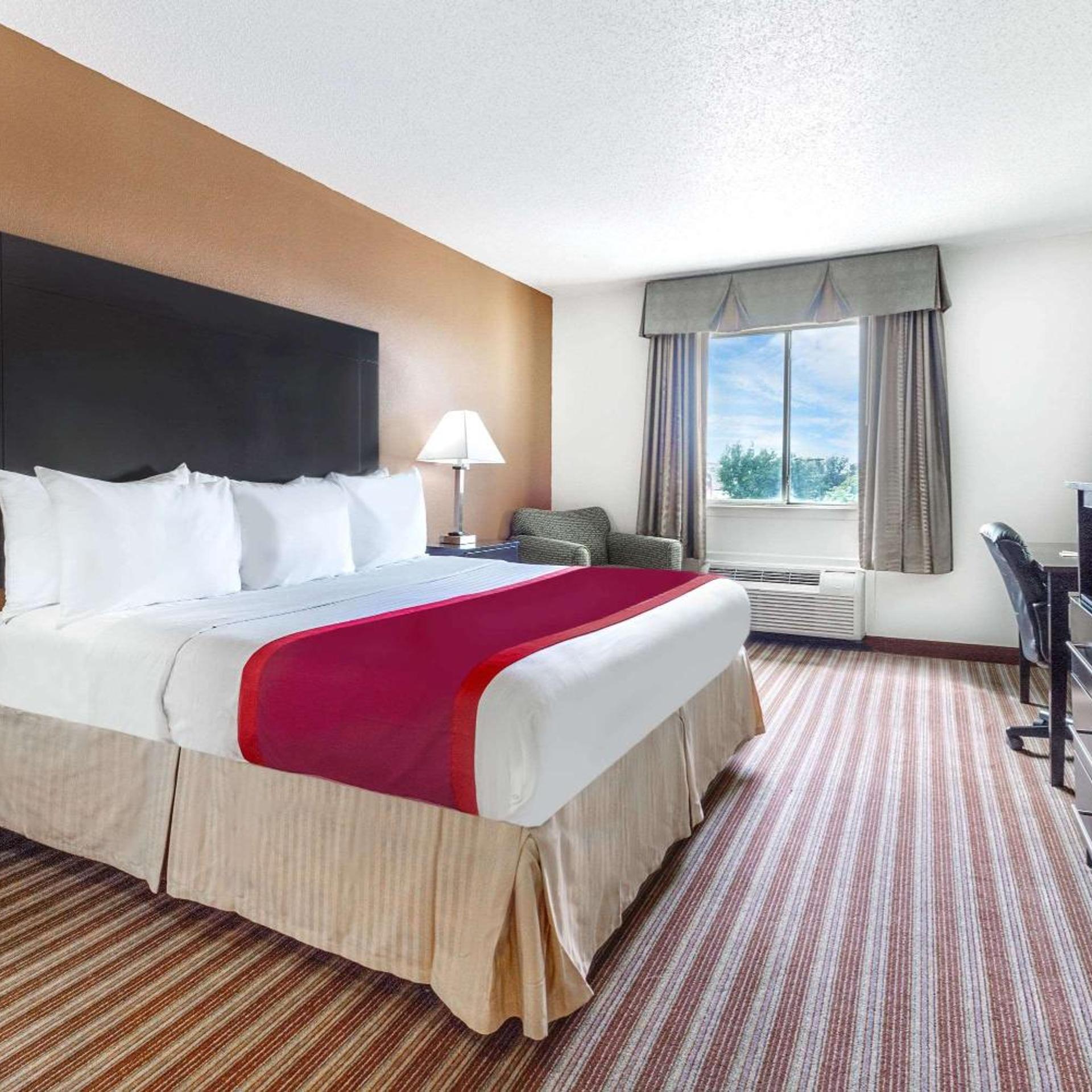 Room, King Bed, Bathtub, Accessible
