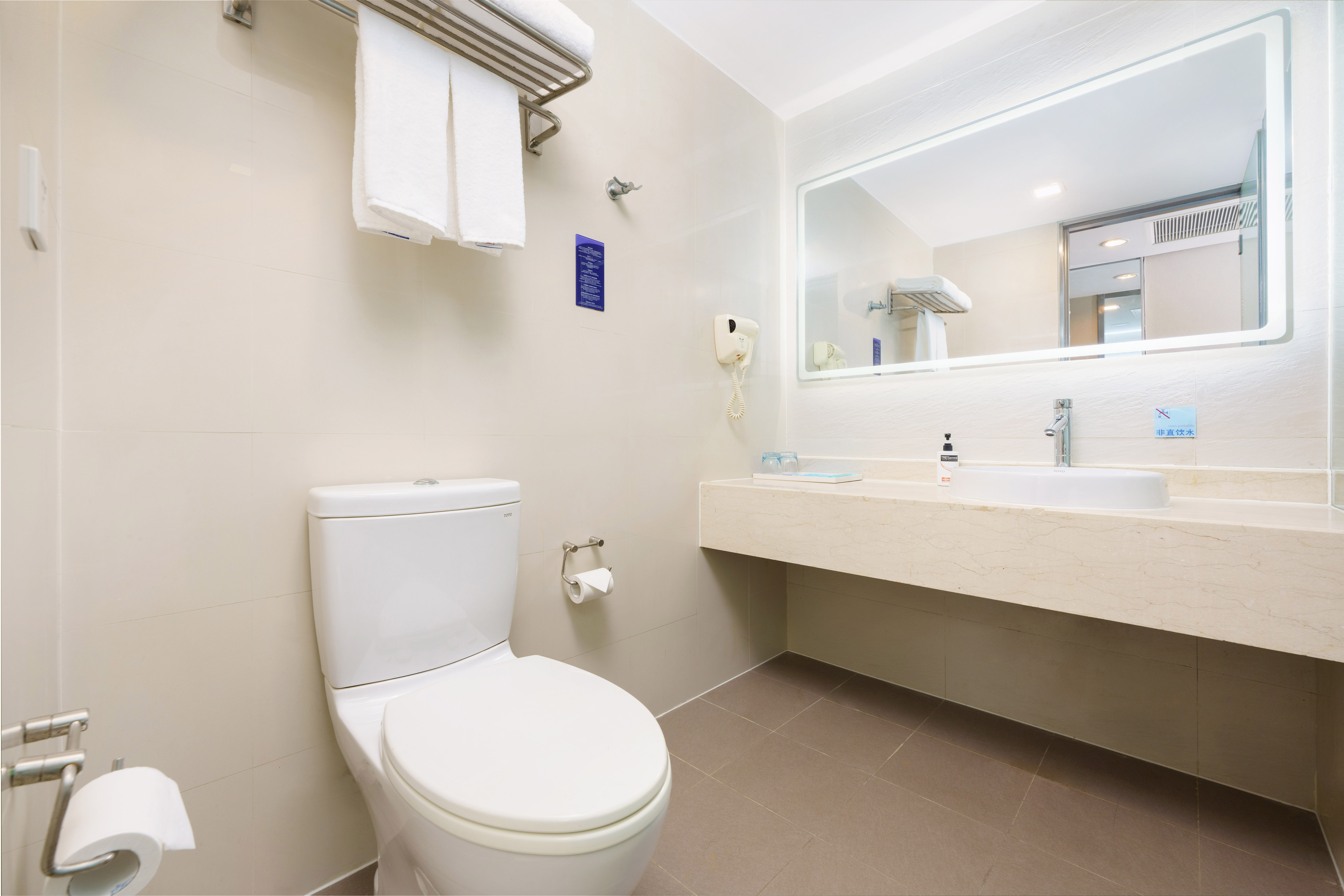 Holiday Inn Express Dalian City Center 50/50