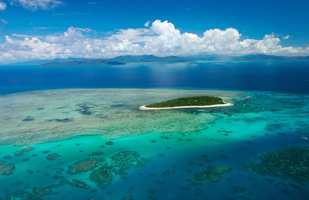 GREEN ISLAND RESORT 18/28