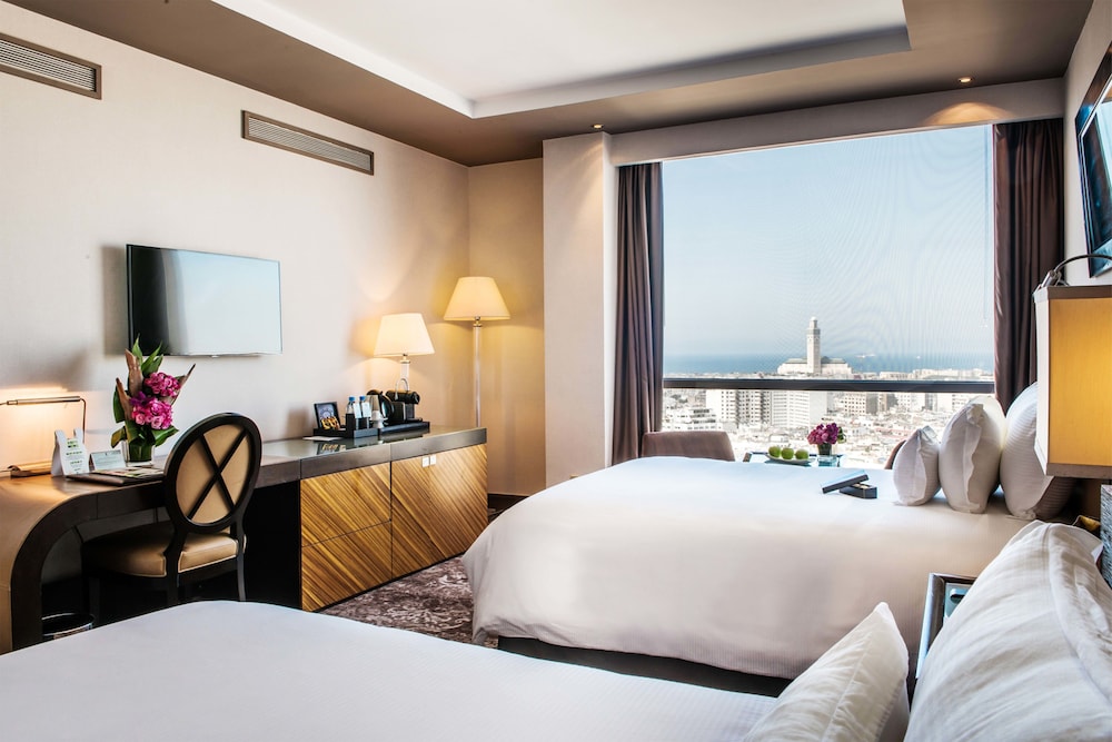 PRIVILEGE, 2 QUEEN BEDS, CITY VIEW
