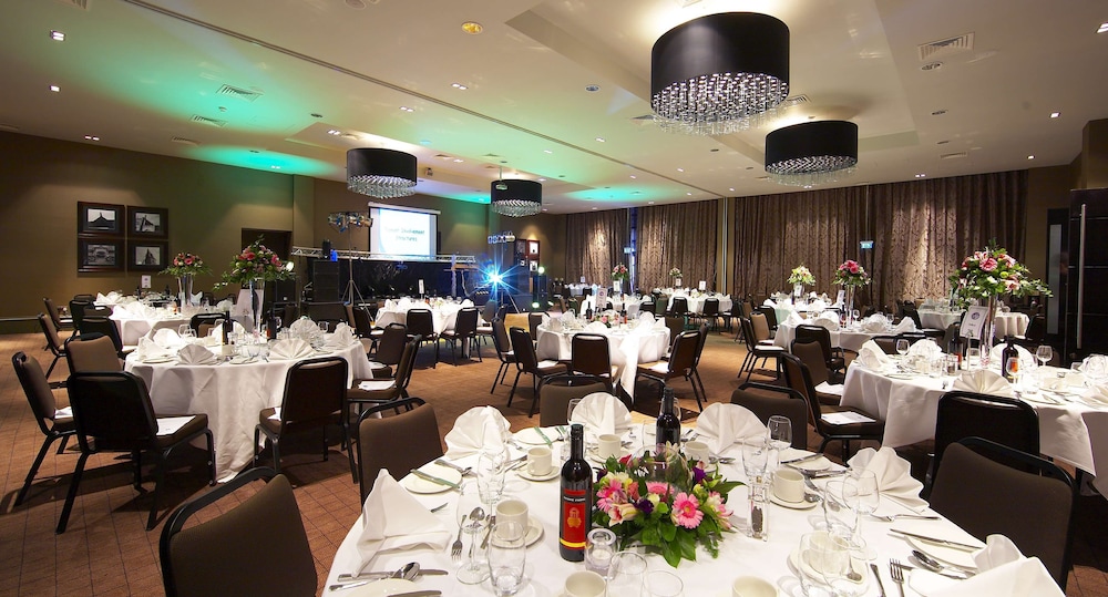 Village Hotel Swindon 52/73