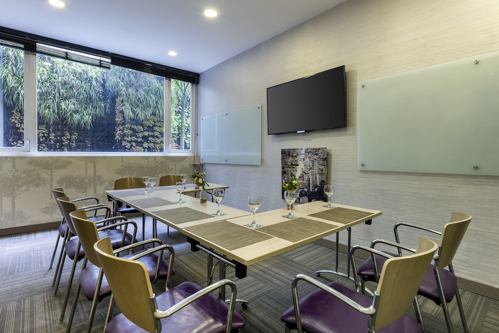 100 Luxury Suites By Preferred 68/76