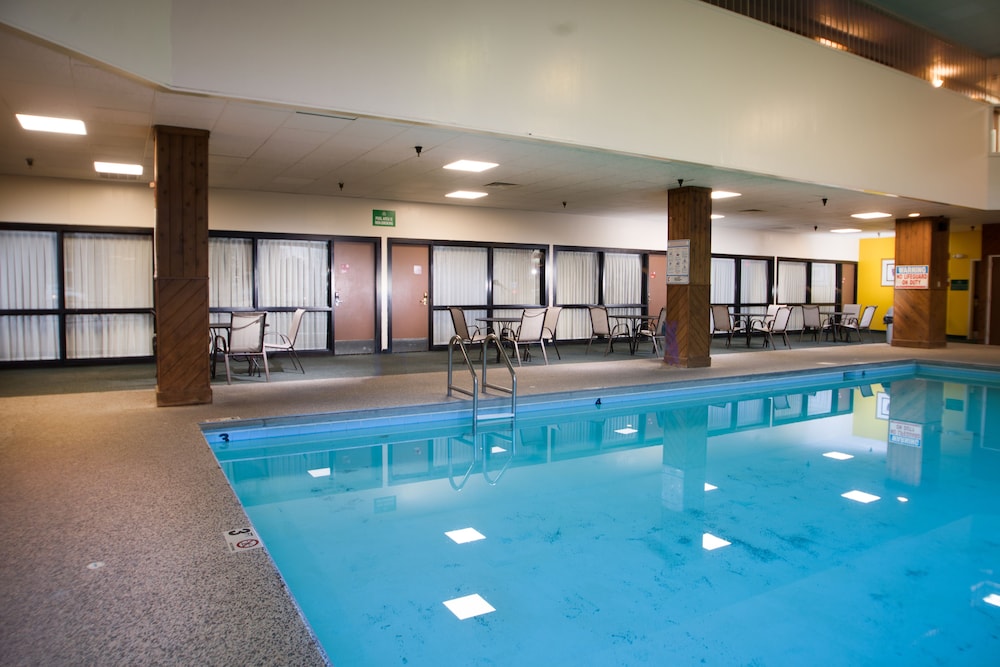 Crossroads Hotel Huron Event Center 22/50