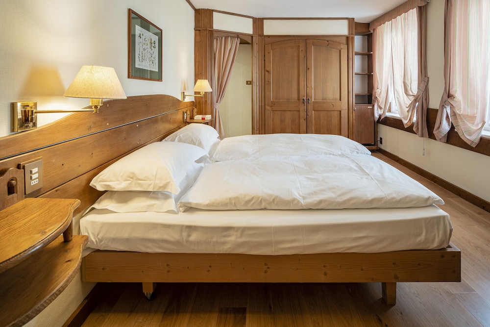 PARC HOTEL VICTORIA CORTINA 22/58