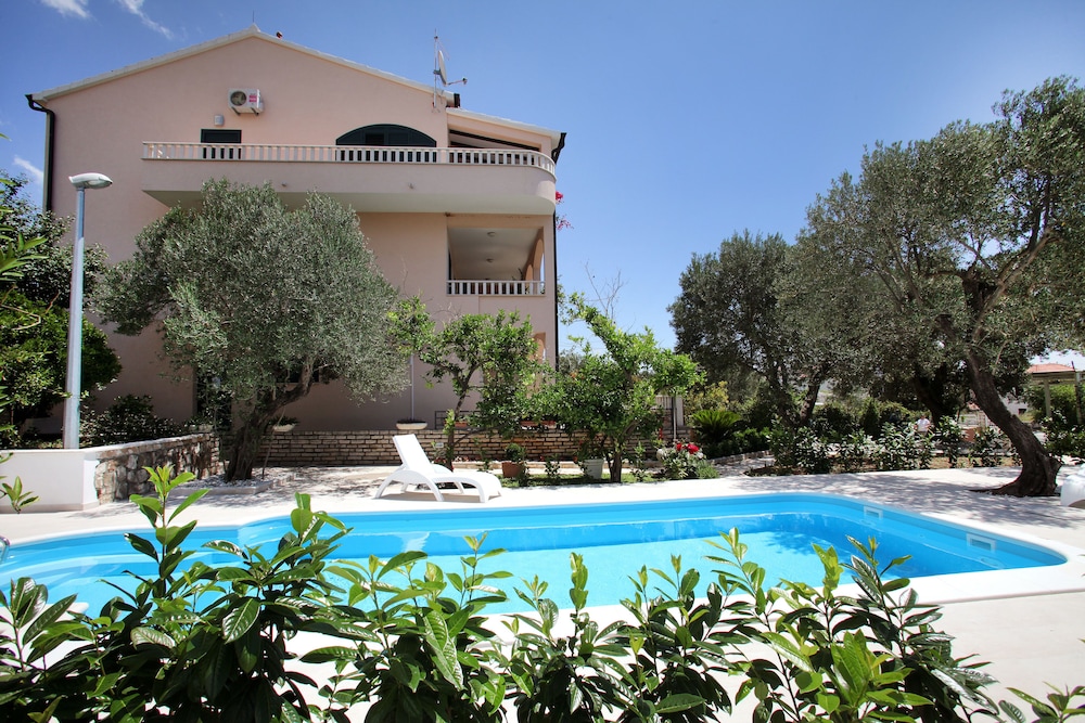VILLA SUN 44/50