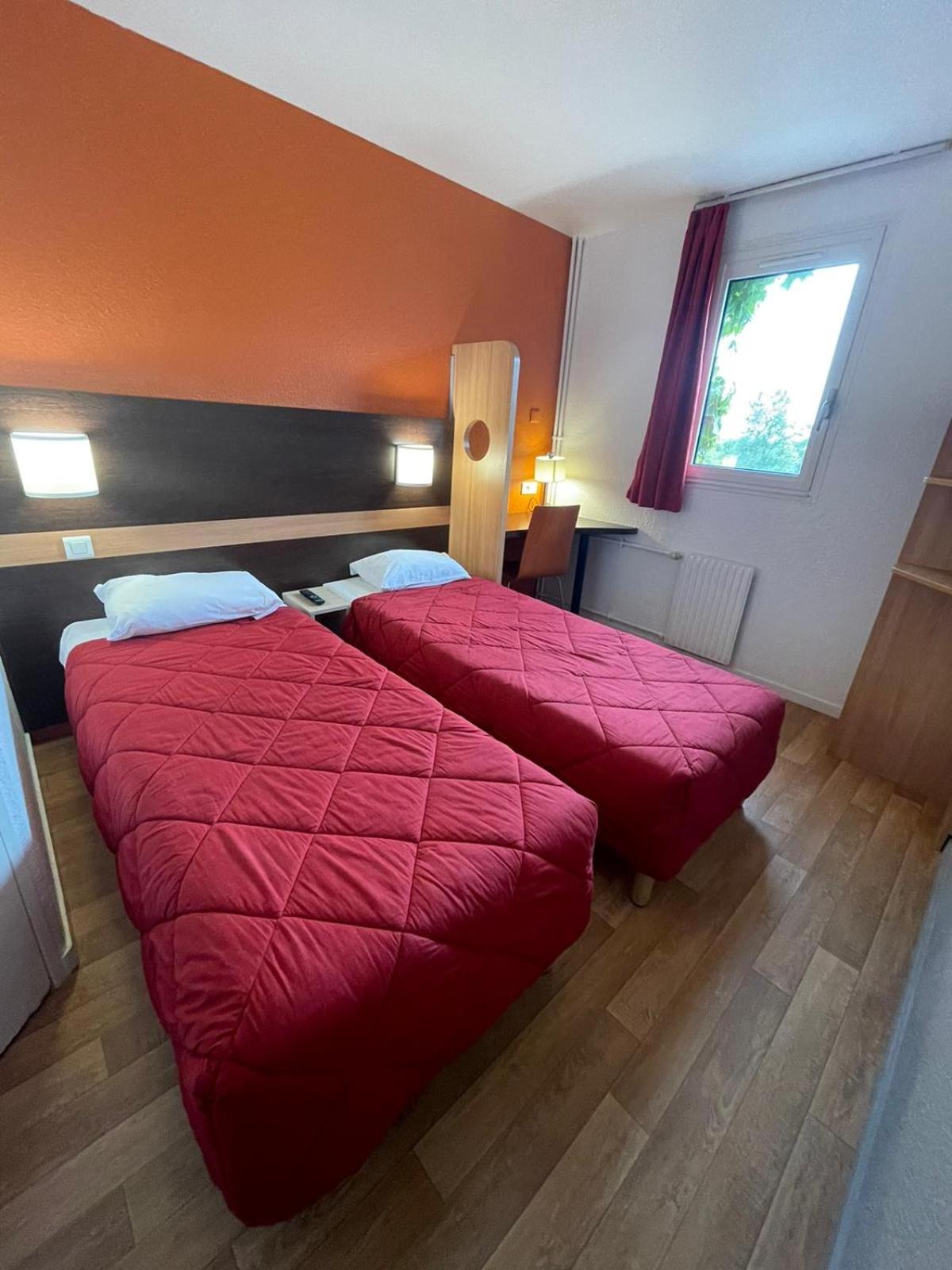 Room, Twin Beds