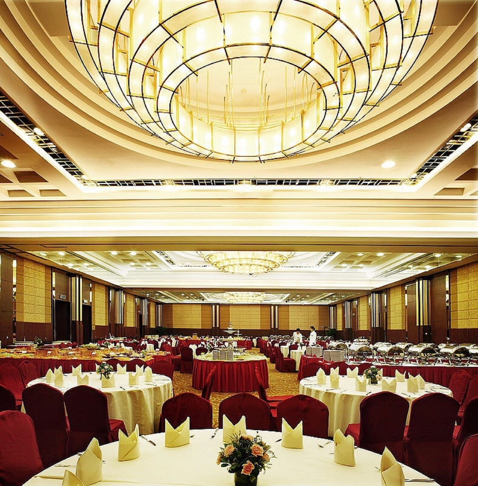BEIJING INTERNATIONAL HOTEL 30/38