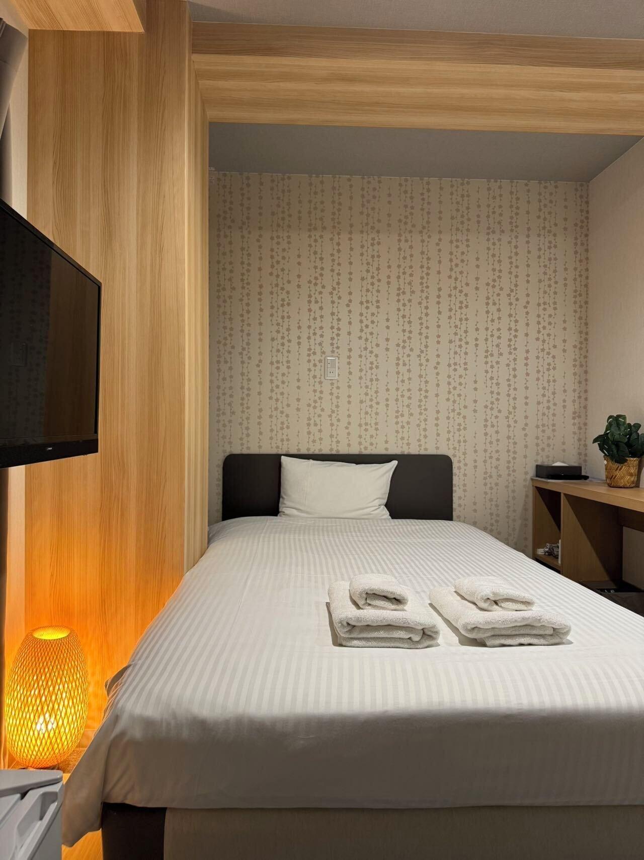 Room, Single, Multiple Beds