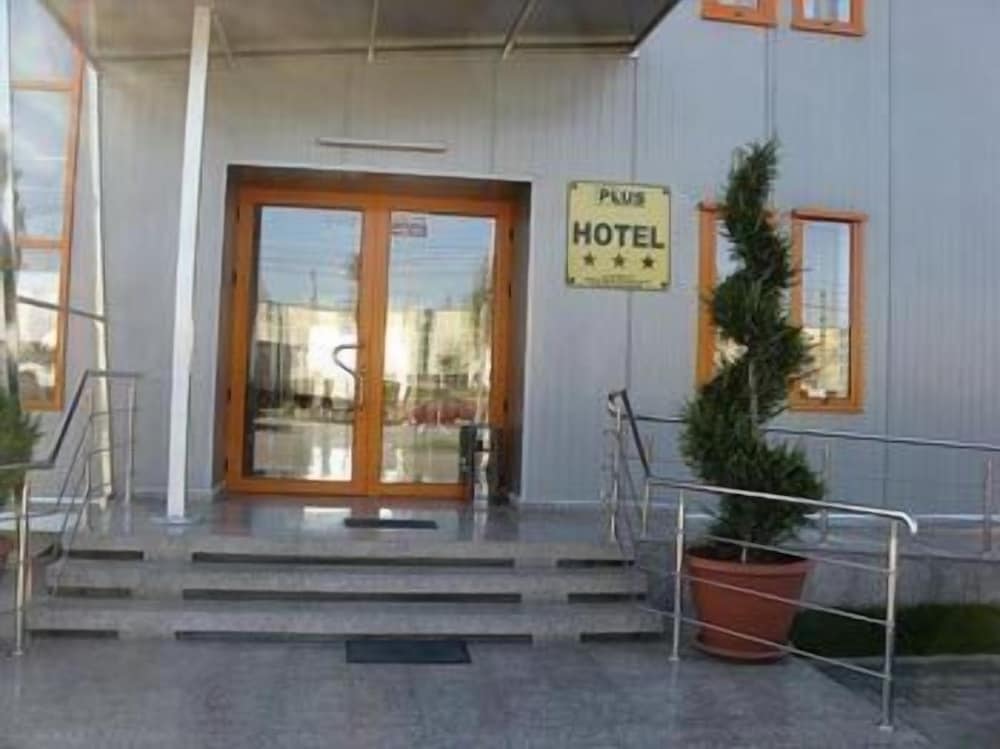Plus Hotel 4/45