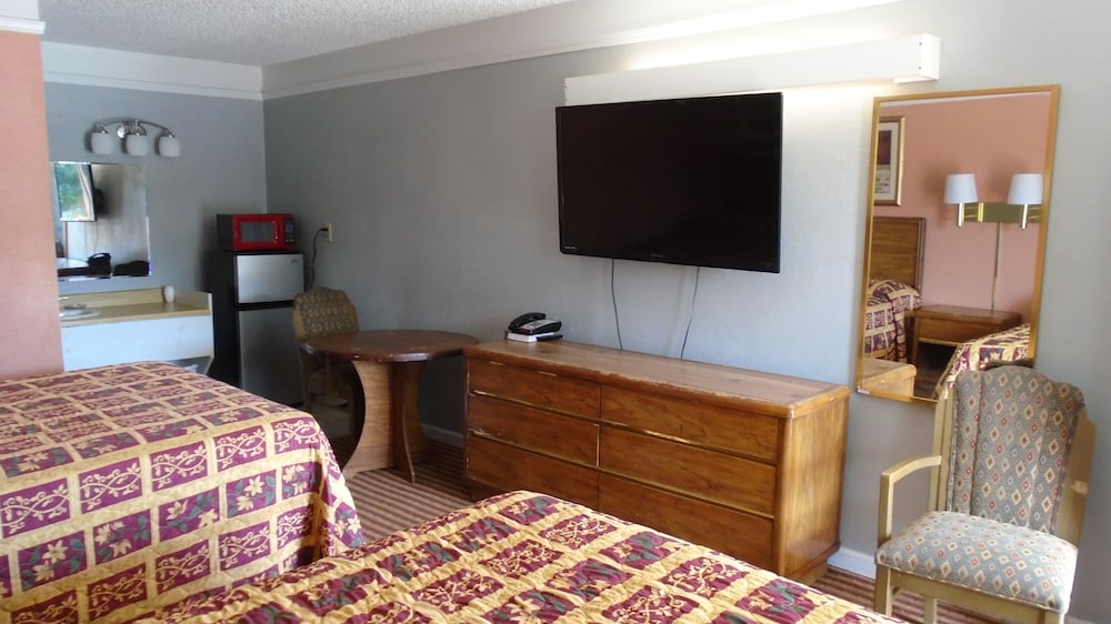 TOWN HOUSE MOTEL 32/61
