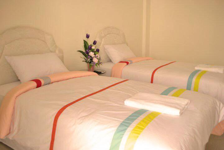 O.U.M. Hotel 19/34