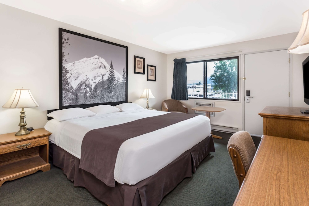 ROOM, KING BED
