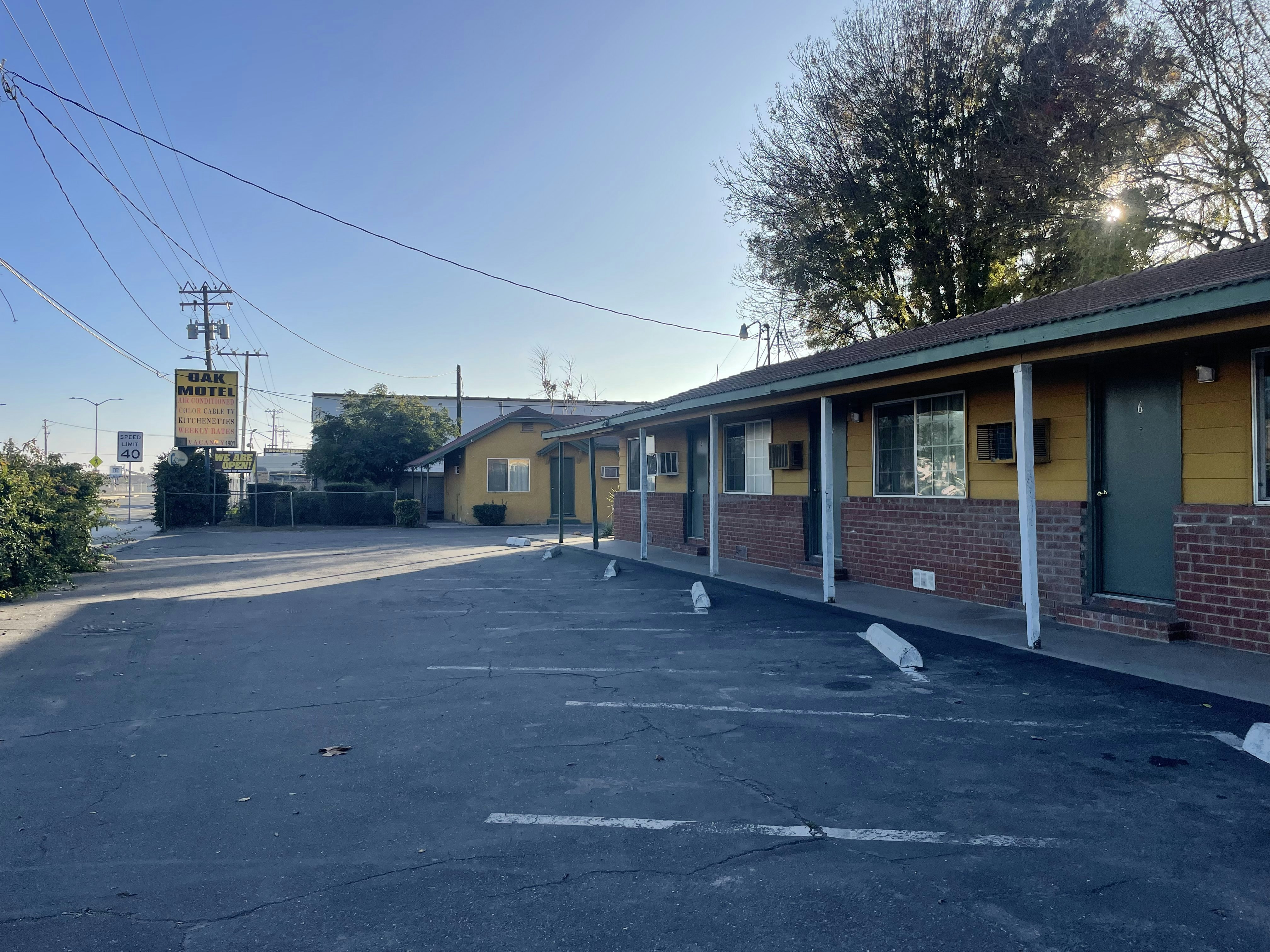 Oak Motel Modesto CA 27/29