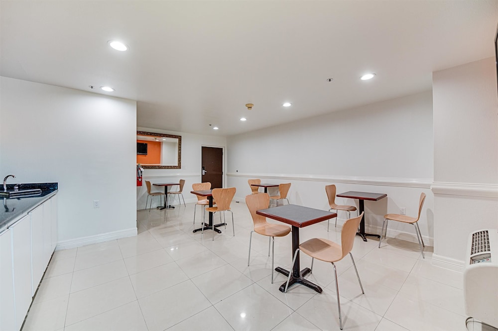 Motel6 McAllen, TX - East 45/60