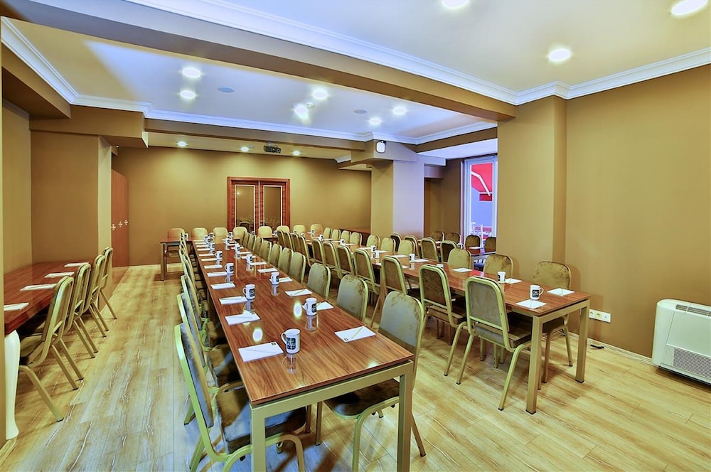 The Hera Premium Hotels 47/49