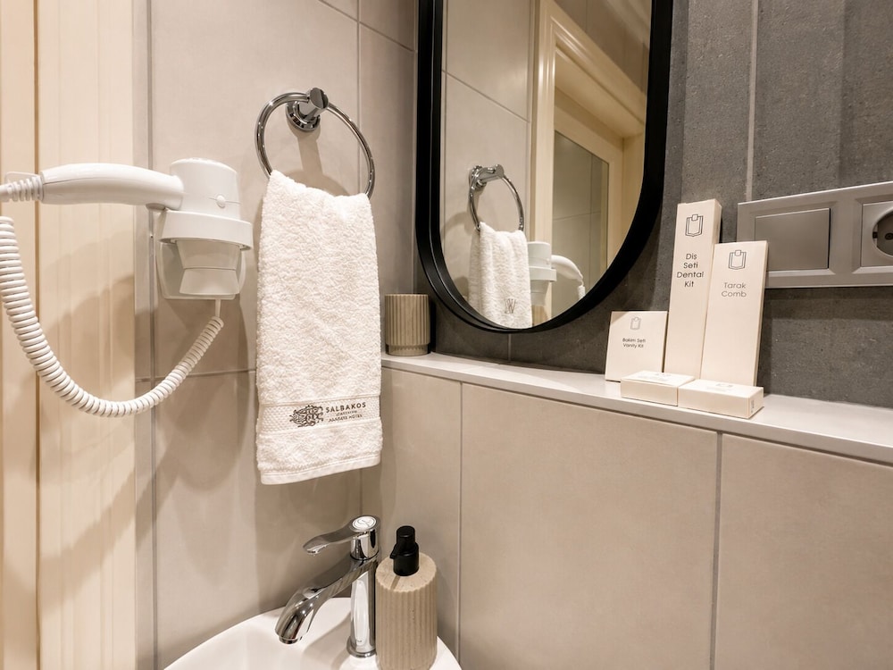 Salbakos Herakleia Boutique Hotel 46/47