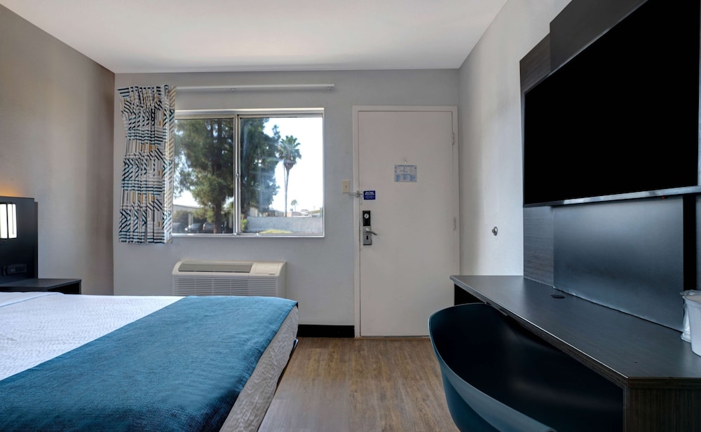 STANDARD, QUEEN BED, SMOKING