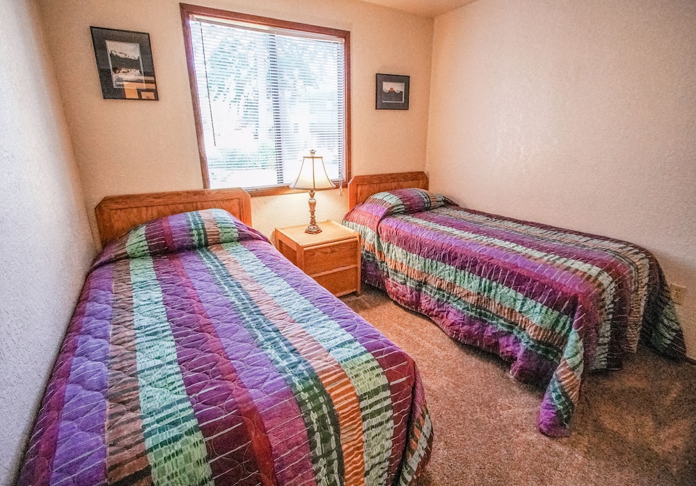 2 Bedrooms, Town House, Queen and Twin Beds, Sofa