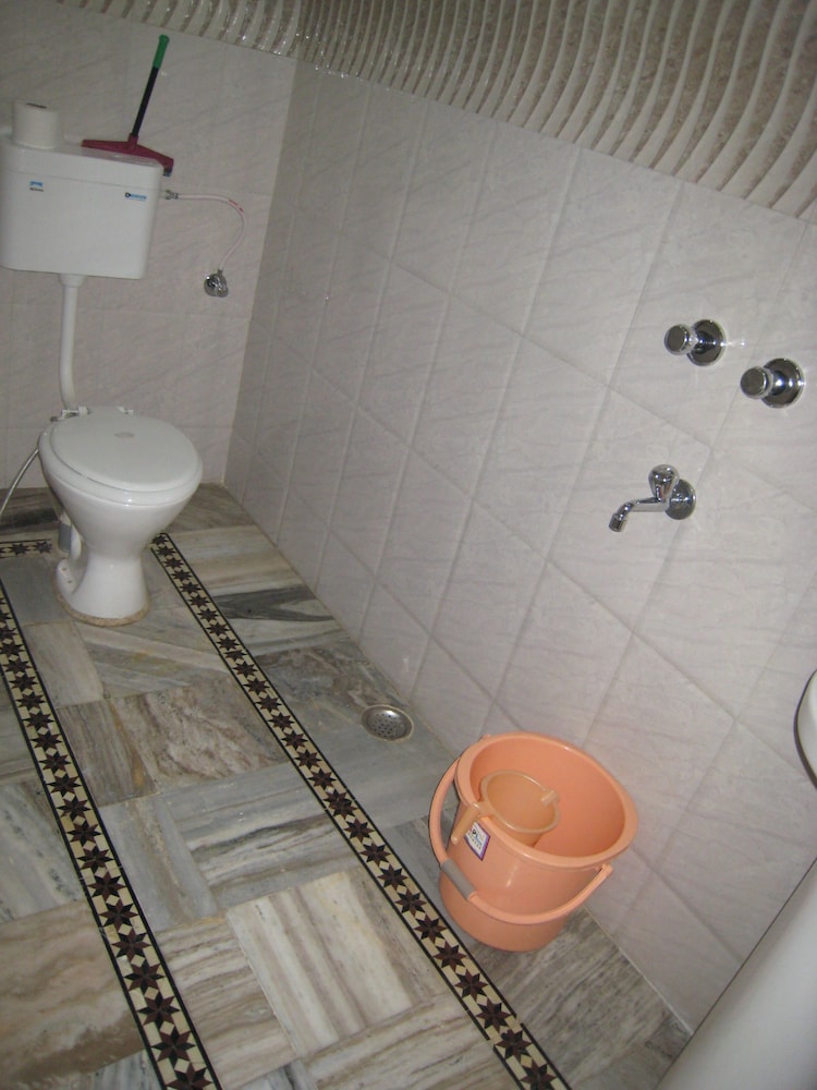 Kedareswar Bed and Breakfast 35/36