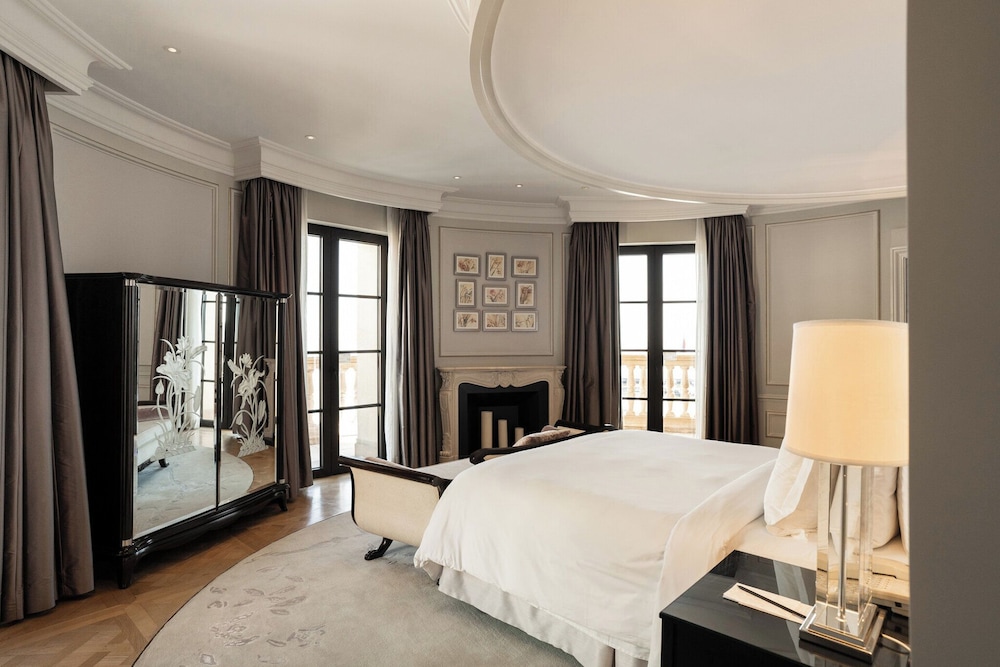 EXECUTIVE, SUITE, KING BED, PARK VIEW