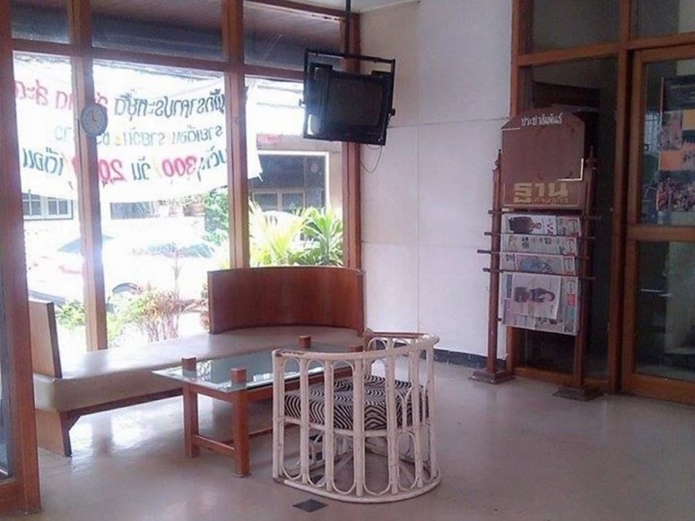 Petch Pailyn Hotel 31/37